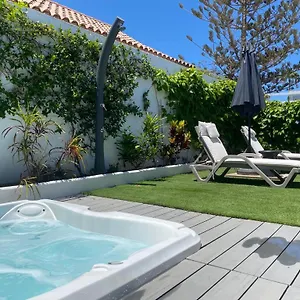 https://villa-palmera.in-canary-islands.com